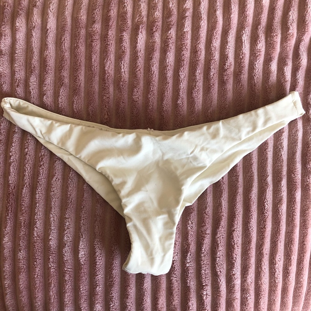 WHITE BILLABONG SWIMSUIT BOTTOMS